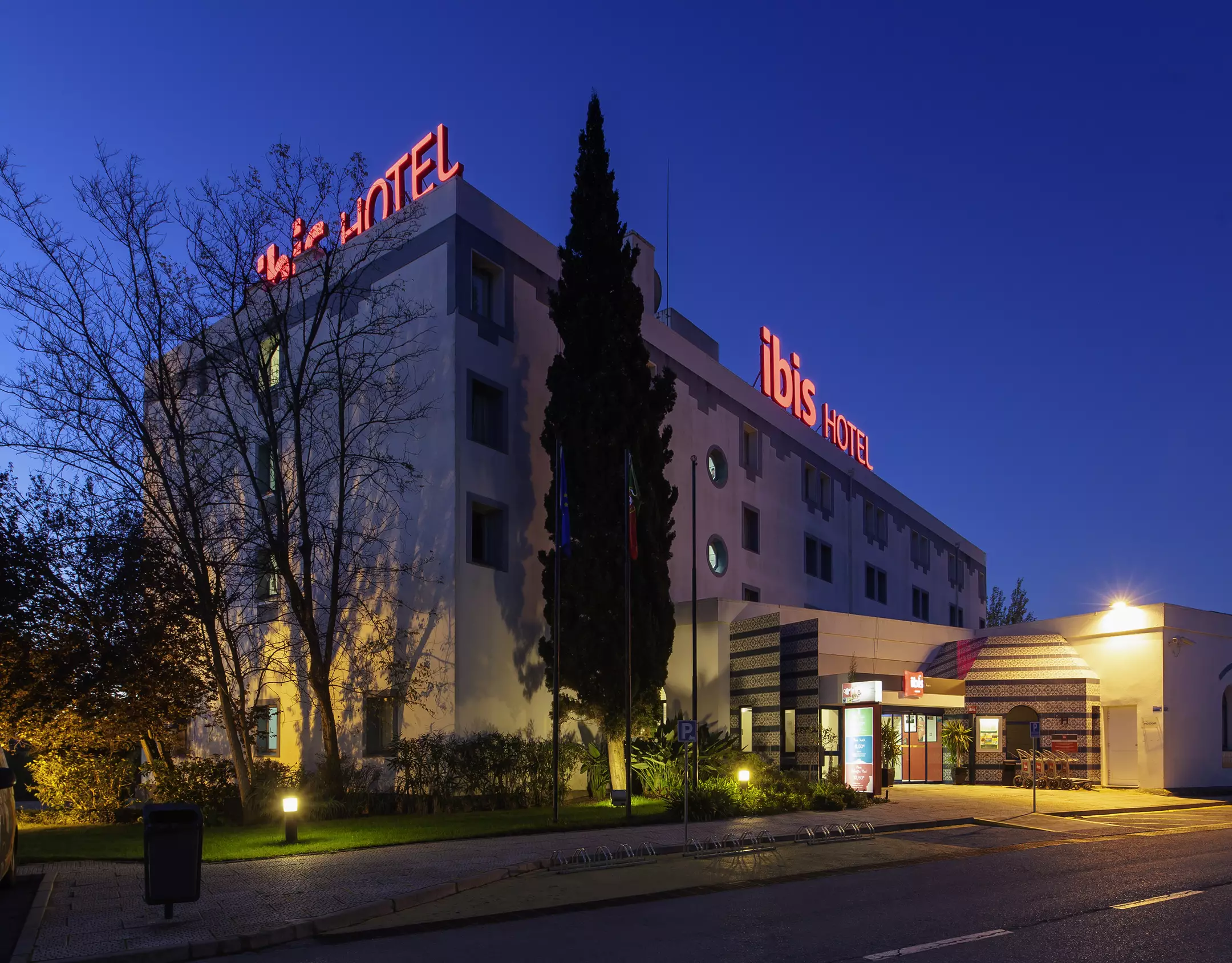 Alibaba https://cdn.alibaba.ir/ostorage/hotel-accommodation-images/6a3bab14ece37da9b7c85b8d_Faro-Hotel-ibis-Faro-Algarve-0.webp