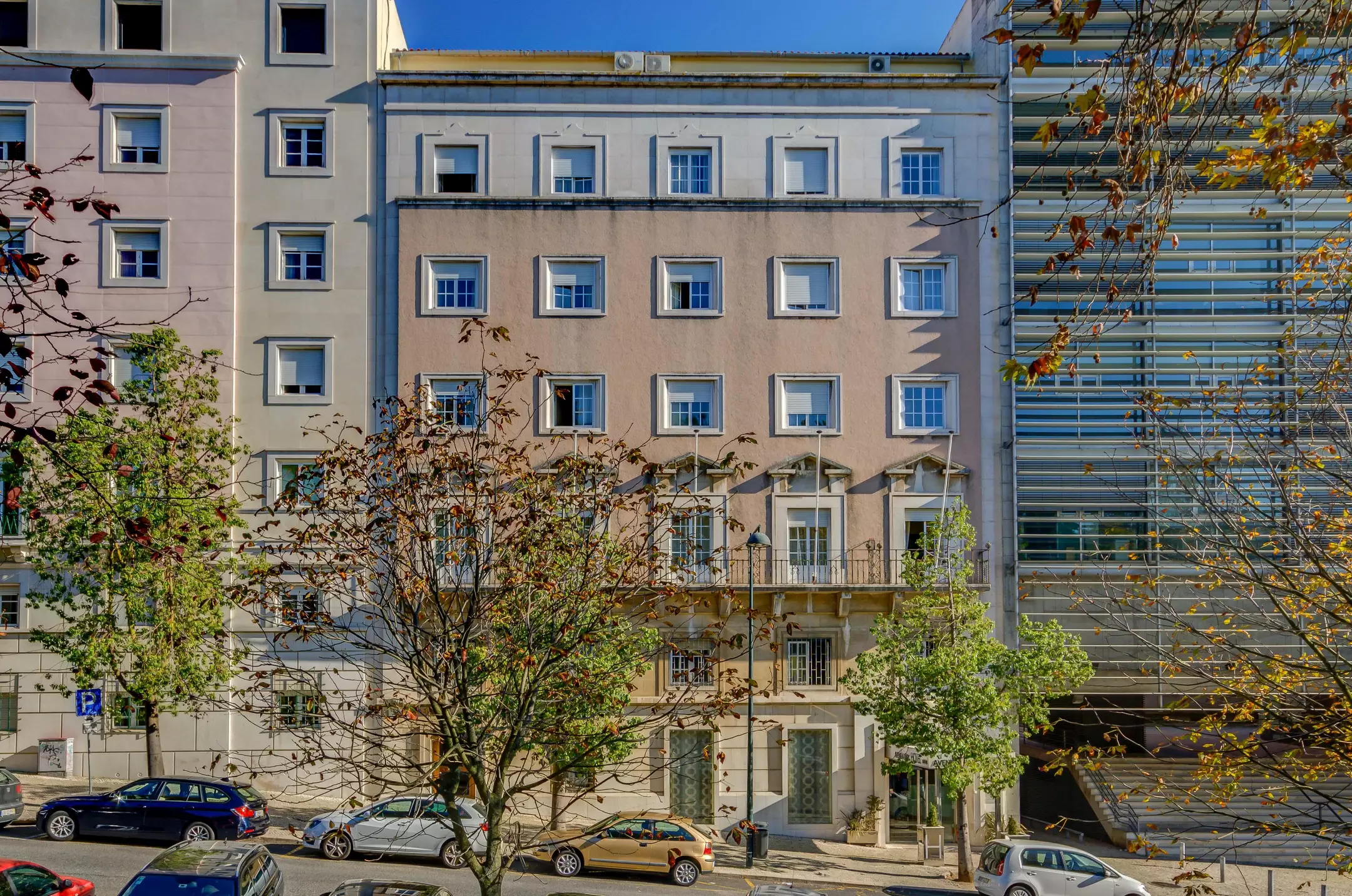 Alibaba https://cdn.alibaba.ir/ostorage/hotel-accommodation-images/6a3bbe48ece37da9b7c86939_Lisbon-Avenida-Parque-0.webp