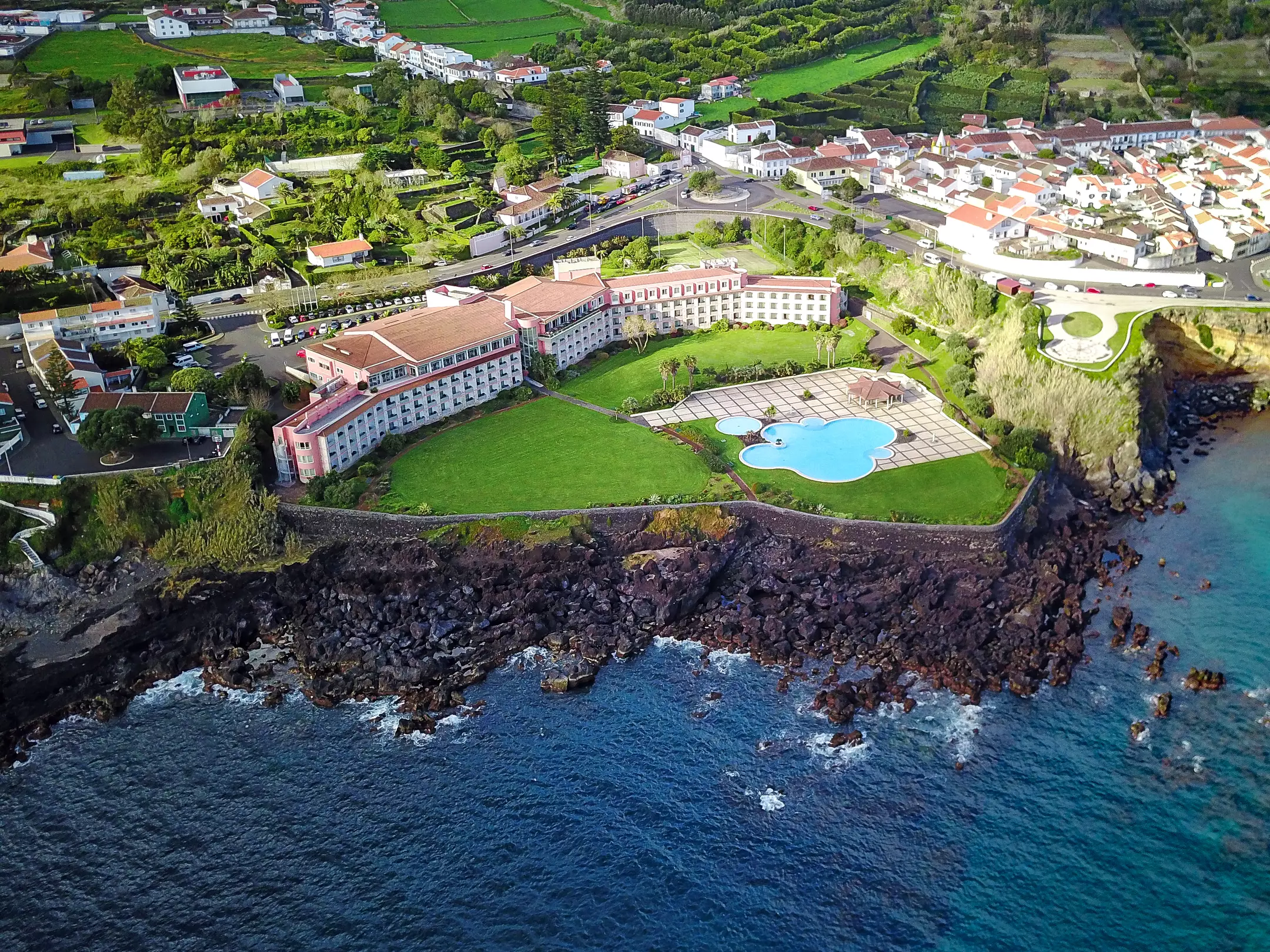 Alibaba https://cdn.alibaba.ir/ostorage/hotel-accommodation-images/6a3c084dece37da9b7c89ed1_Angra-do-Heroismo-Terceira-Mar-0.webp