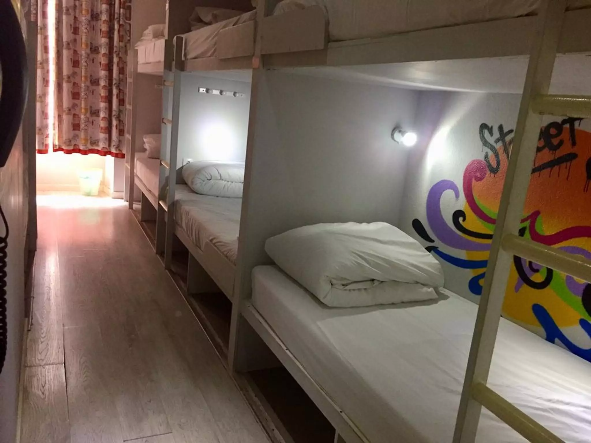 هتل Golden Tram 242 Lisbonne Hostel لیسبون