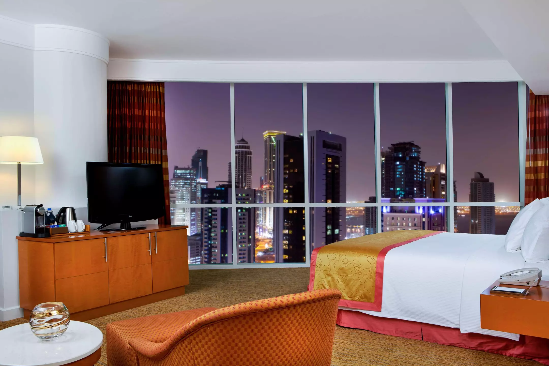 Alibaba https://cdn.alibaba.ir/ostorage/hotel-accommodation-images/6a3cce35eeea559349478ba9_Doha-Hilton-Doha-Beach-0.webp