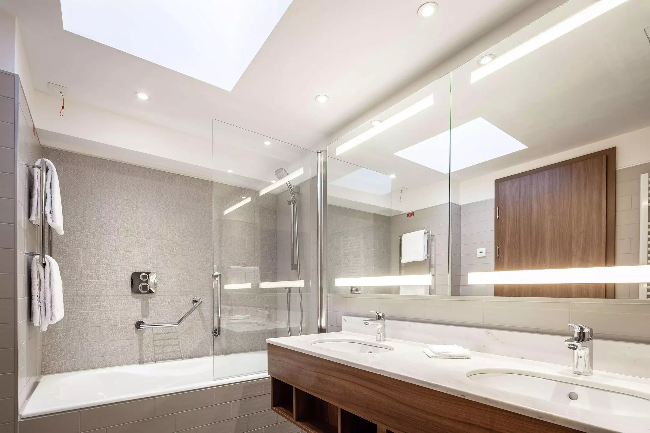 هتل Hilton Garden Inn Bucharest Old Town Bucharest