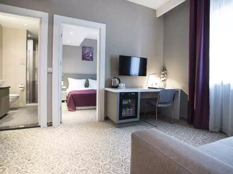 هتل 88 Rooms Hotel بلگراد