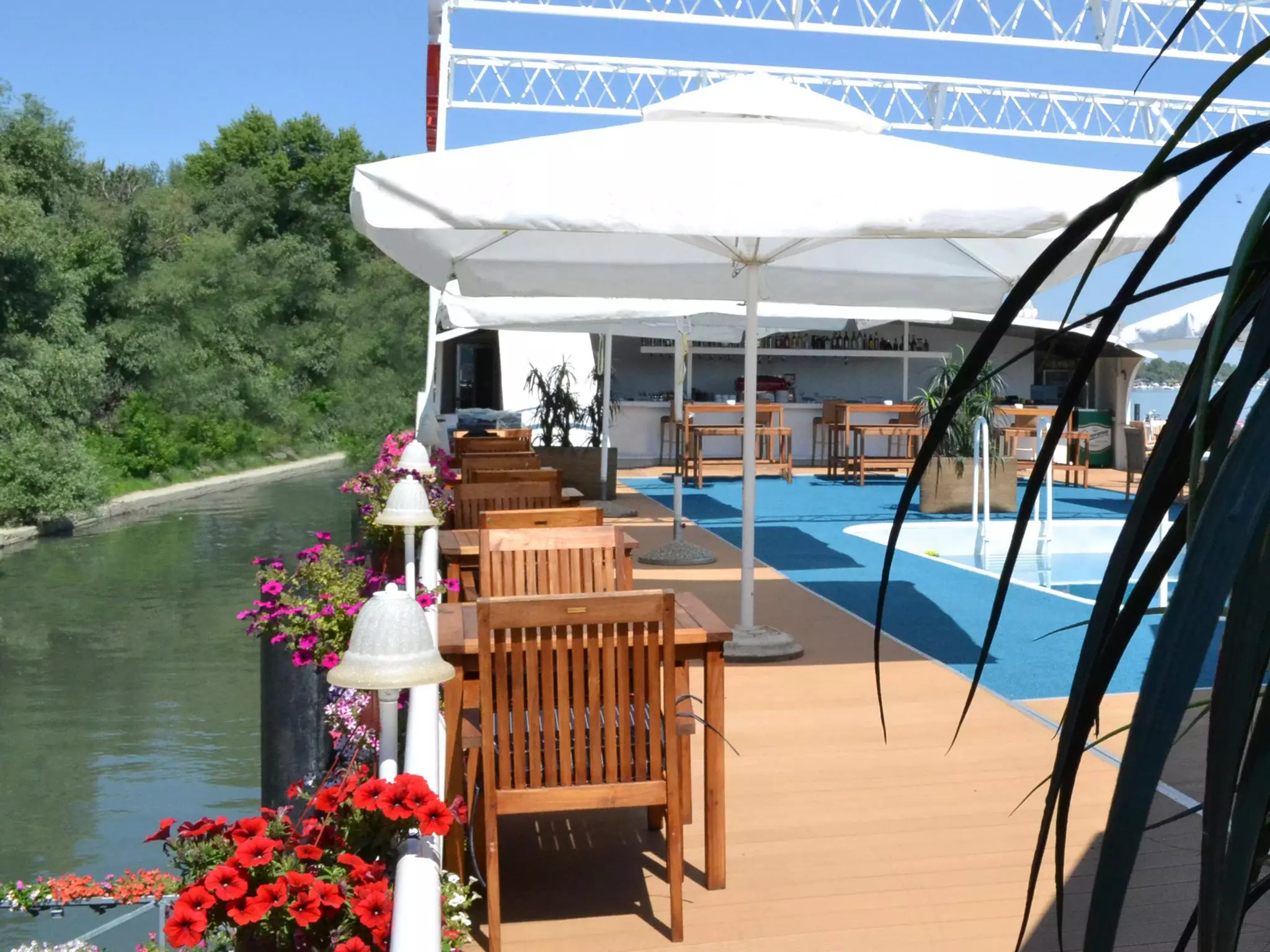 هتل Compass River City Hotel بلگراد