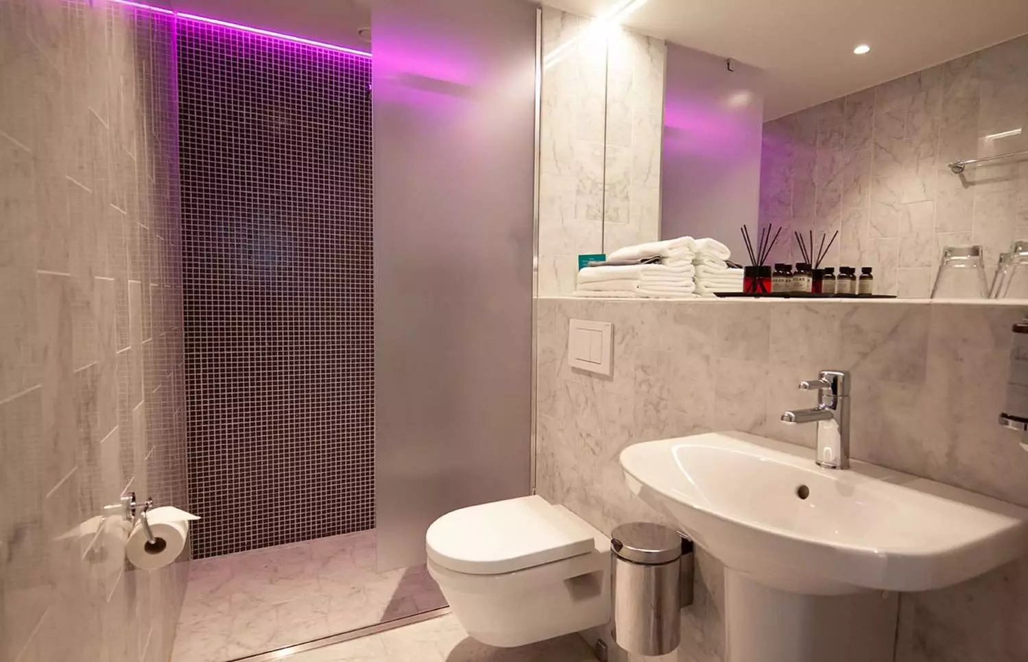 Alibaba https://cdn.alibaba.ir/ostorage/hotel-accommodation-images/6a3d7877eeea559349480343_Stockholm-First-Hotel-Fridhemsplan-0.webp