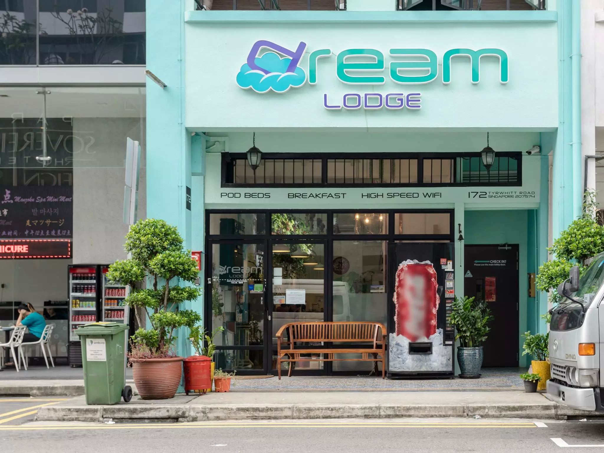 Alibaba https://cdn.alibaba.ir/ostorage/hotel-accommodation-images/6a3df597eeea559349486341_Singapore-Dream-Lodge-0.webp