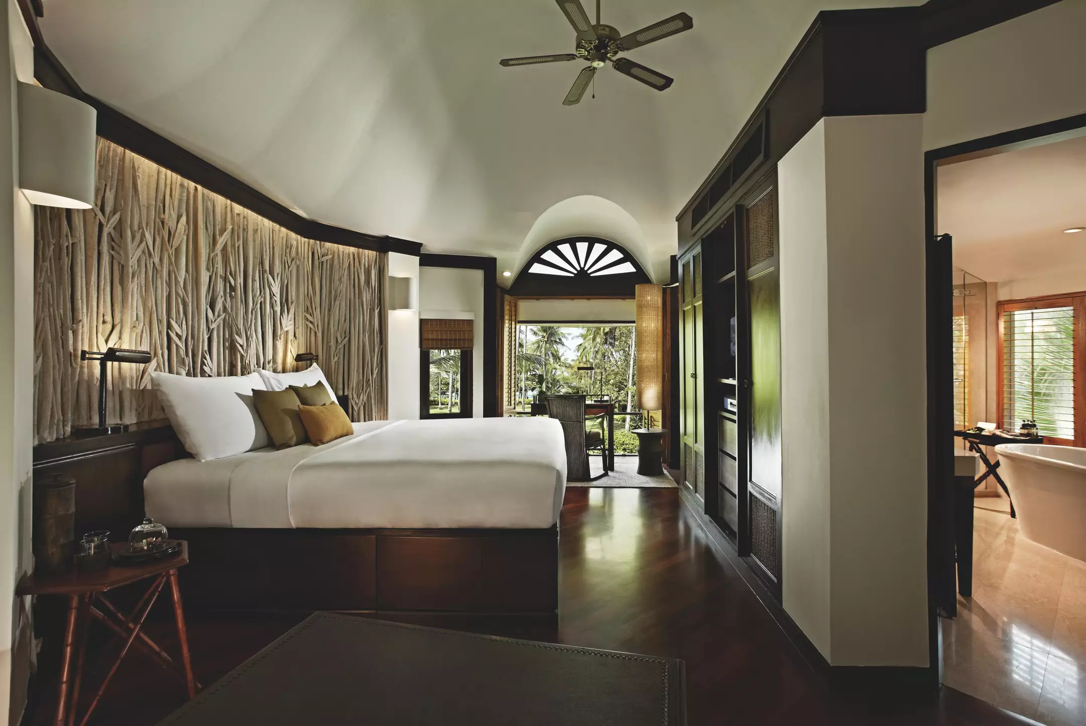 Alibaba https://cdn.alibaba.ir/ostorage/hotel-accommodation-images/6a3dfe03eeea559349486942_Ralay-Beach-Rayavadee-0.webp