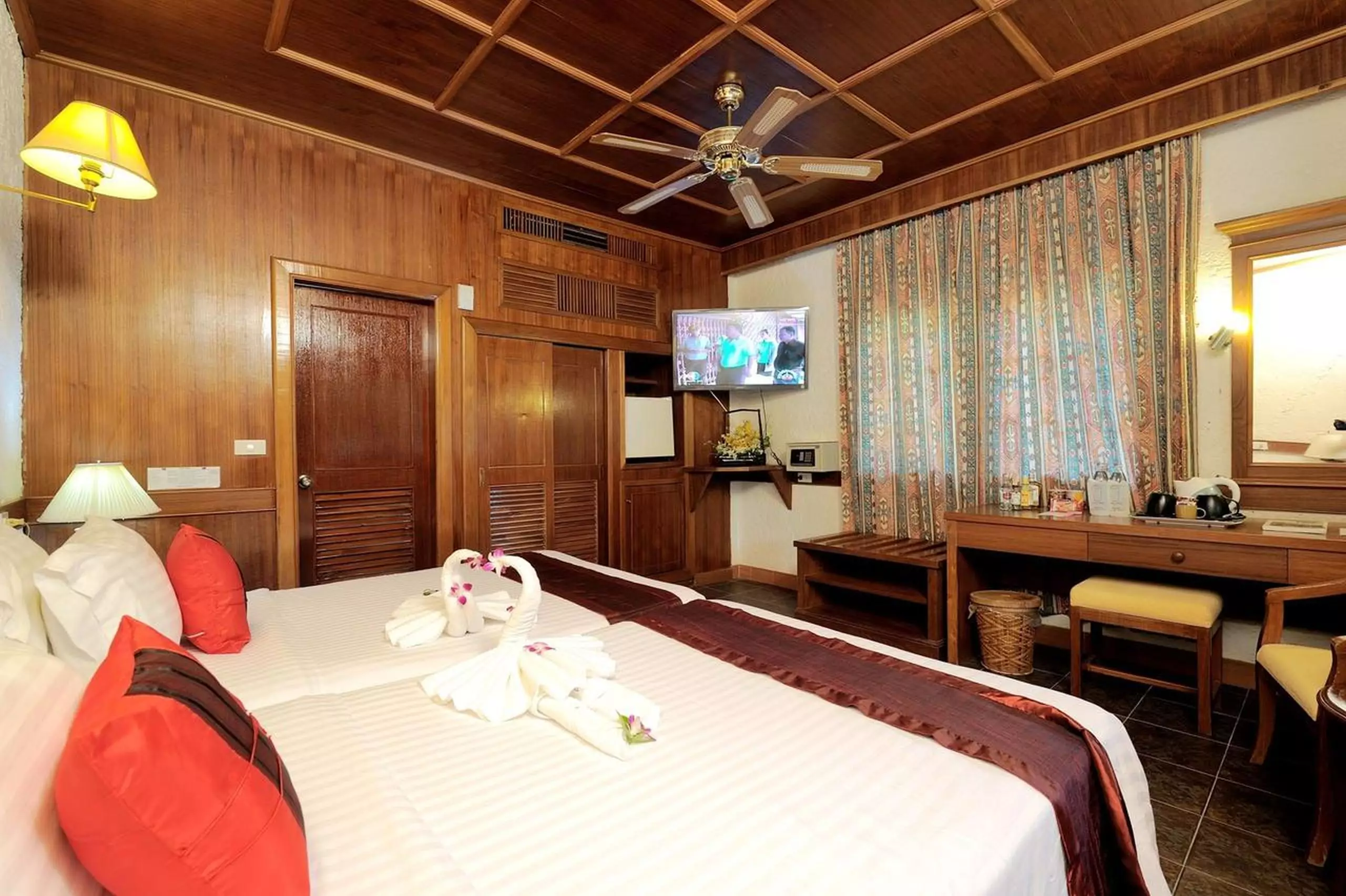 هتل Tropica Bungalows Patong