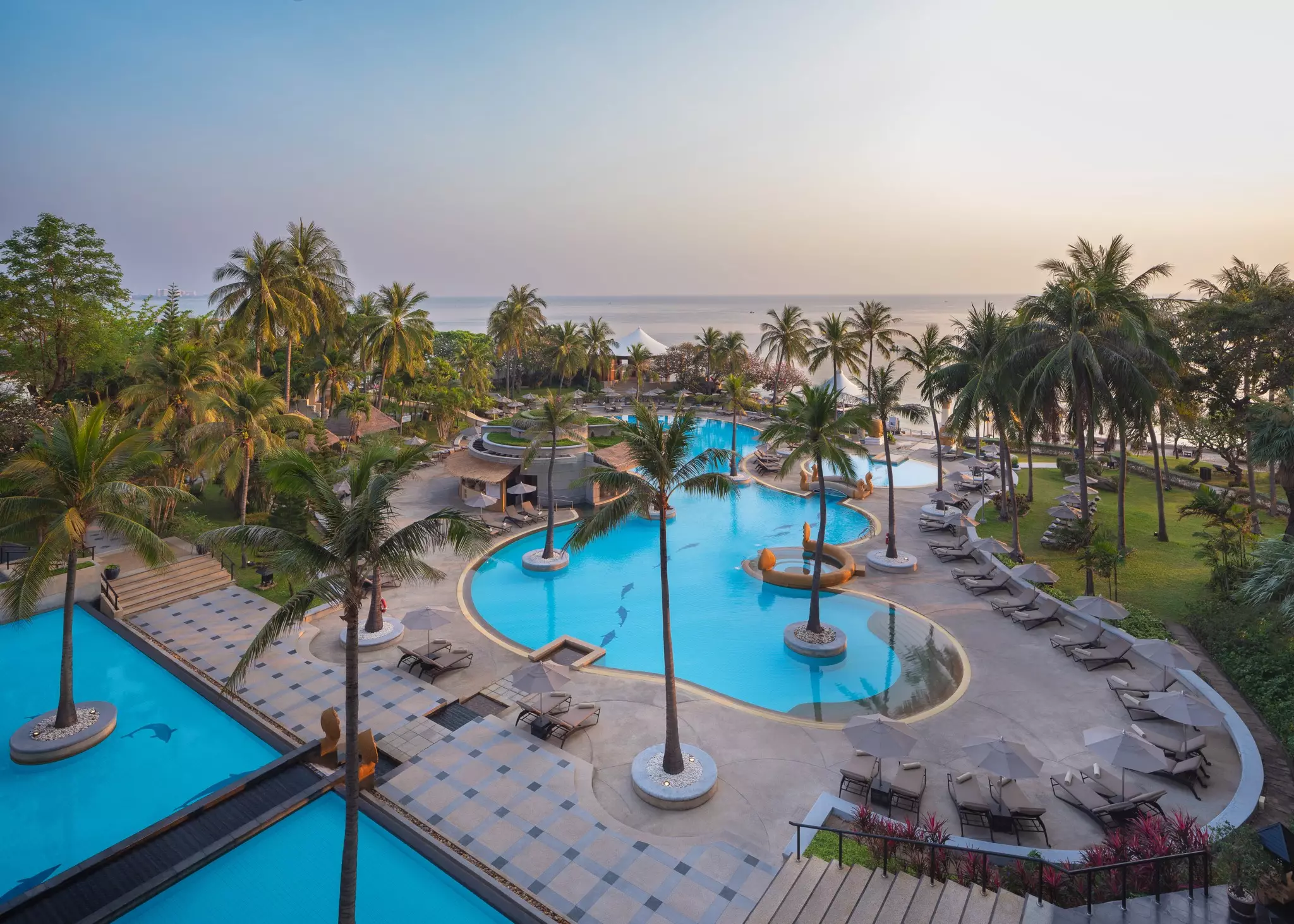 Alibaba https://cdn.alibaba.ir/ostorage/hotel-accommodation-images/6a3e098feeea55934948721d_Hua-Hin-Hilton-Hua-Hin-Resort--Spa-0.webp