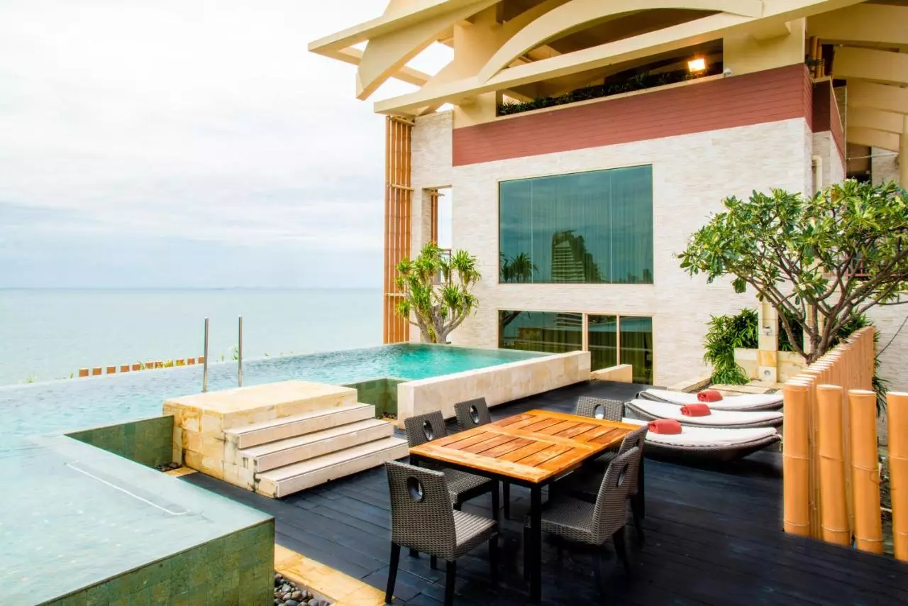Alibaba https://cdn.alibaba.ir/ostorage/hotel-accommodation-images/6a3e0ed9eeea5593494875db_Pattaya-Centara-Grand-Mirage-Beach-Resort-Pattaya-0.webp