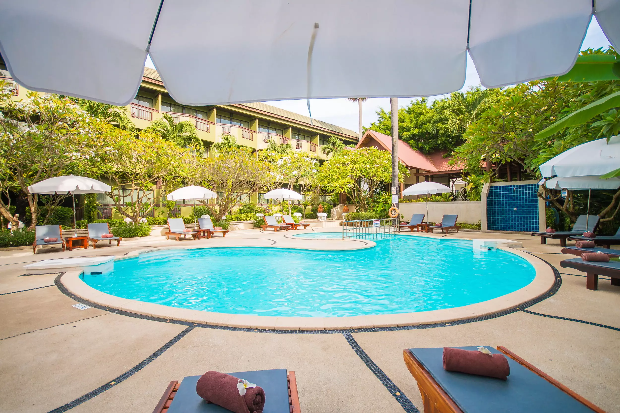 Alibaba https://cdn.alibaba.ir/ostorage/hotel-accommodation-images/6a3e0ff3eeea55934948768b_Karon-Phuket-Island-View-0.webp