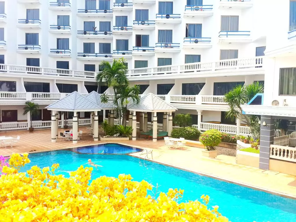 Alibaba https://cdn.alibaba.ir/ostorage/hotel-accommodation-images/6a3e1764eeea559349487caa_Pattaya-Caesar-Palace-0.webp