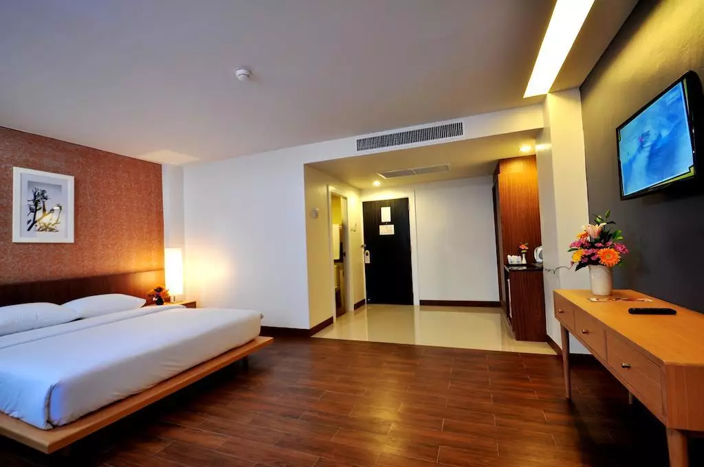 Alibaba https://cdn.alibaba.ir/ostorage/hotel-accommodation-images/6a3e1878eeea559349487d73_Pattaya-Flipper-Lodge-0.webp
