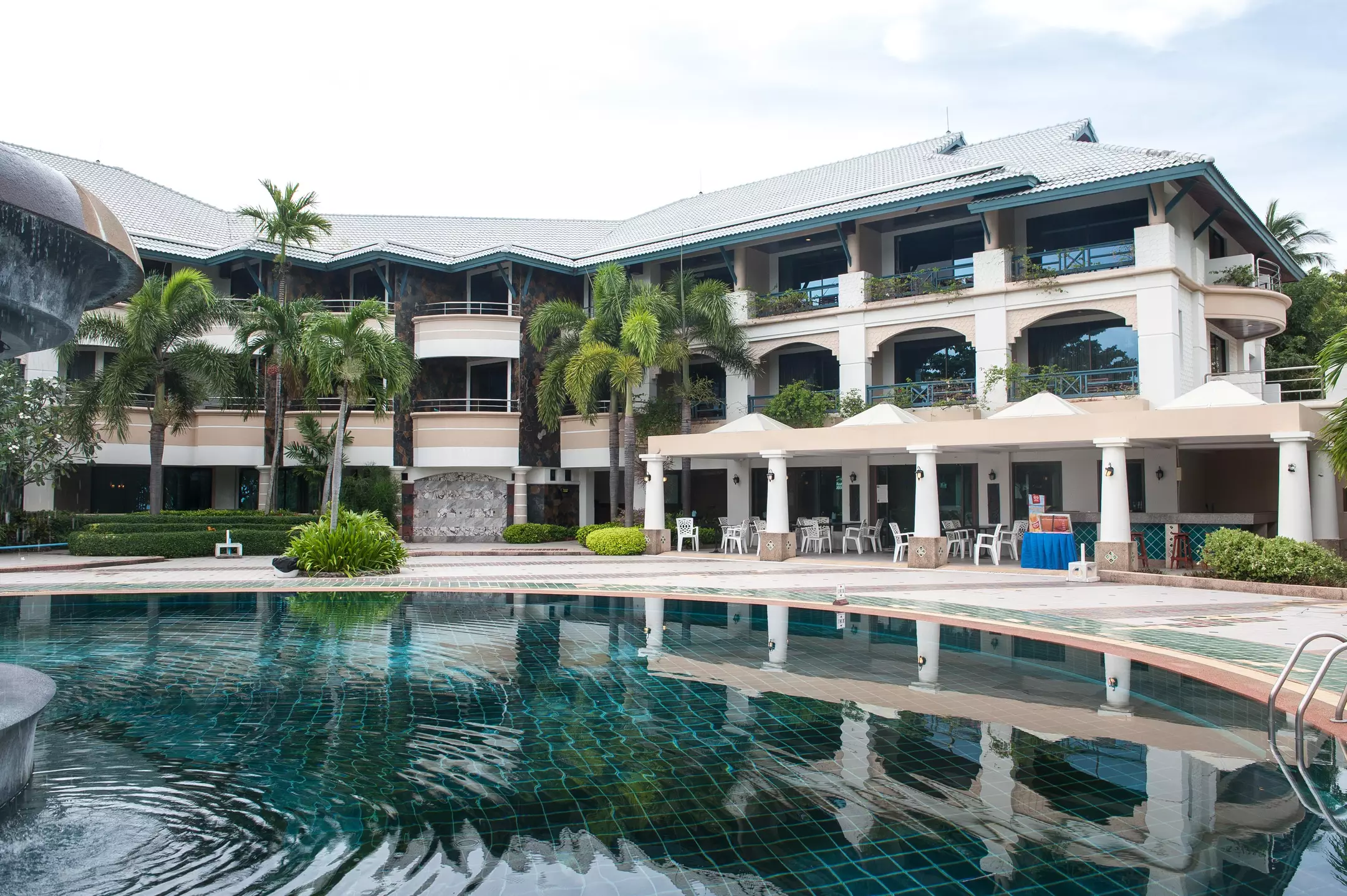 Alibaba https://cdn.alibaba.ir/ostorage/hotel-accommodation-images/6a3e1f71eeea5593494882c4_Phi-Phi-Island--Ko-Pee-Pee-Phi-Phi-Island-Cabana-0.webp