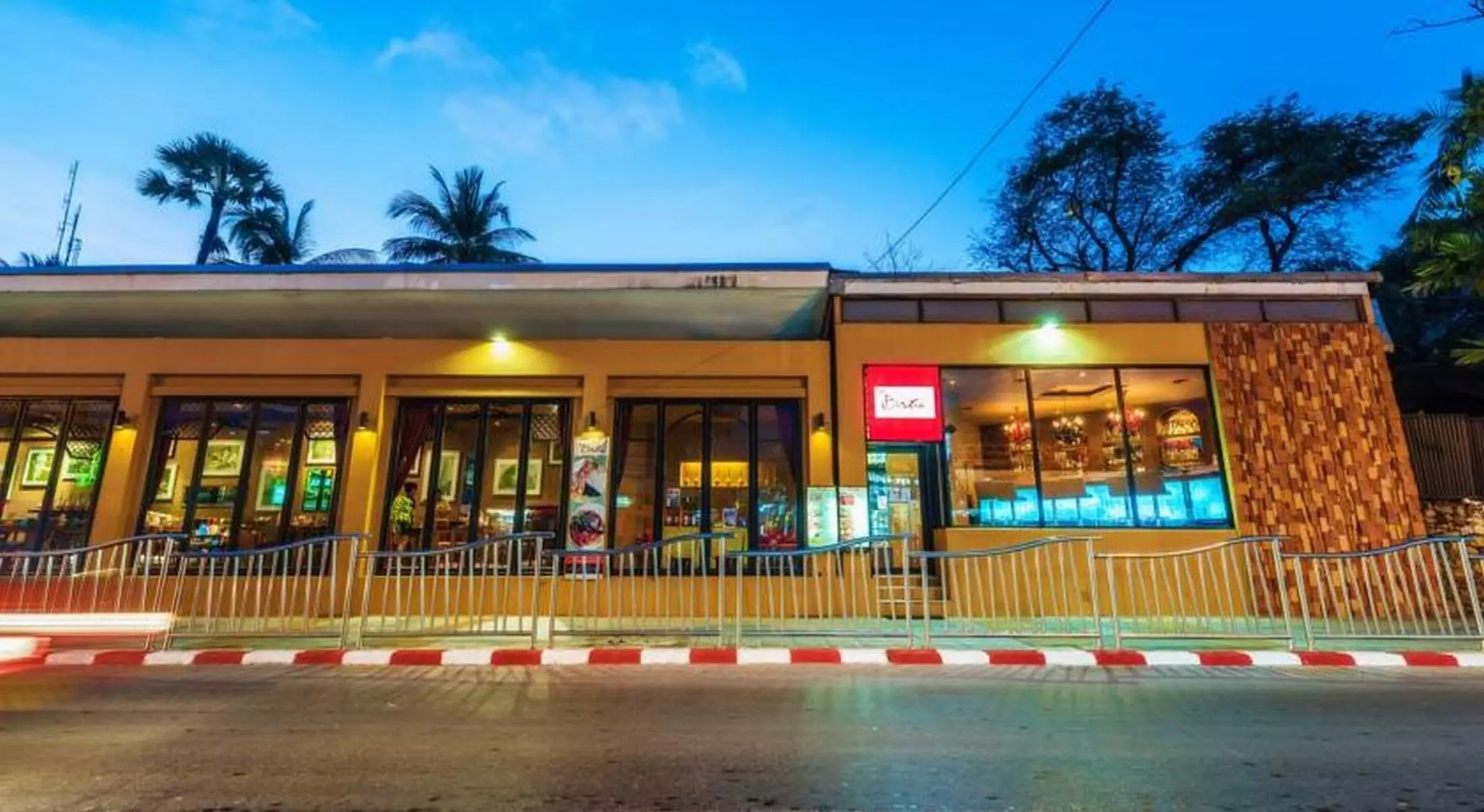 Alibaba https://cdn.alibaba.ir/ostorage/hotel-accommodation-images/6a3e1fbceeea559349488311_Patong-Impiana-Resort-Patong-0.webp