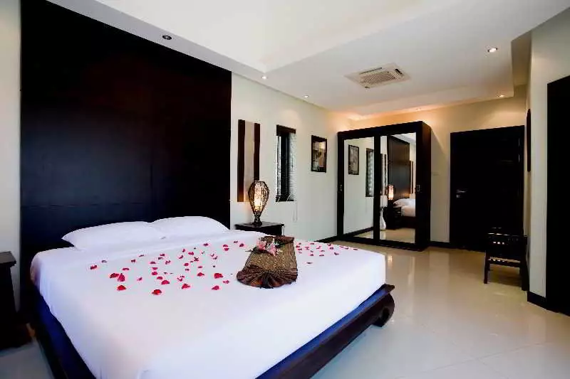 هتل Palm Grove Resort Chon Buri