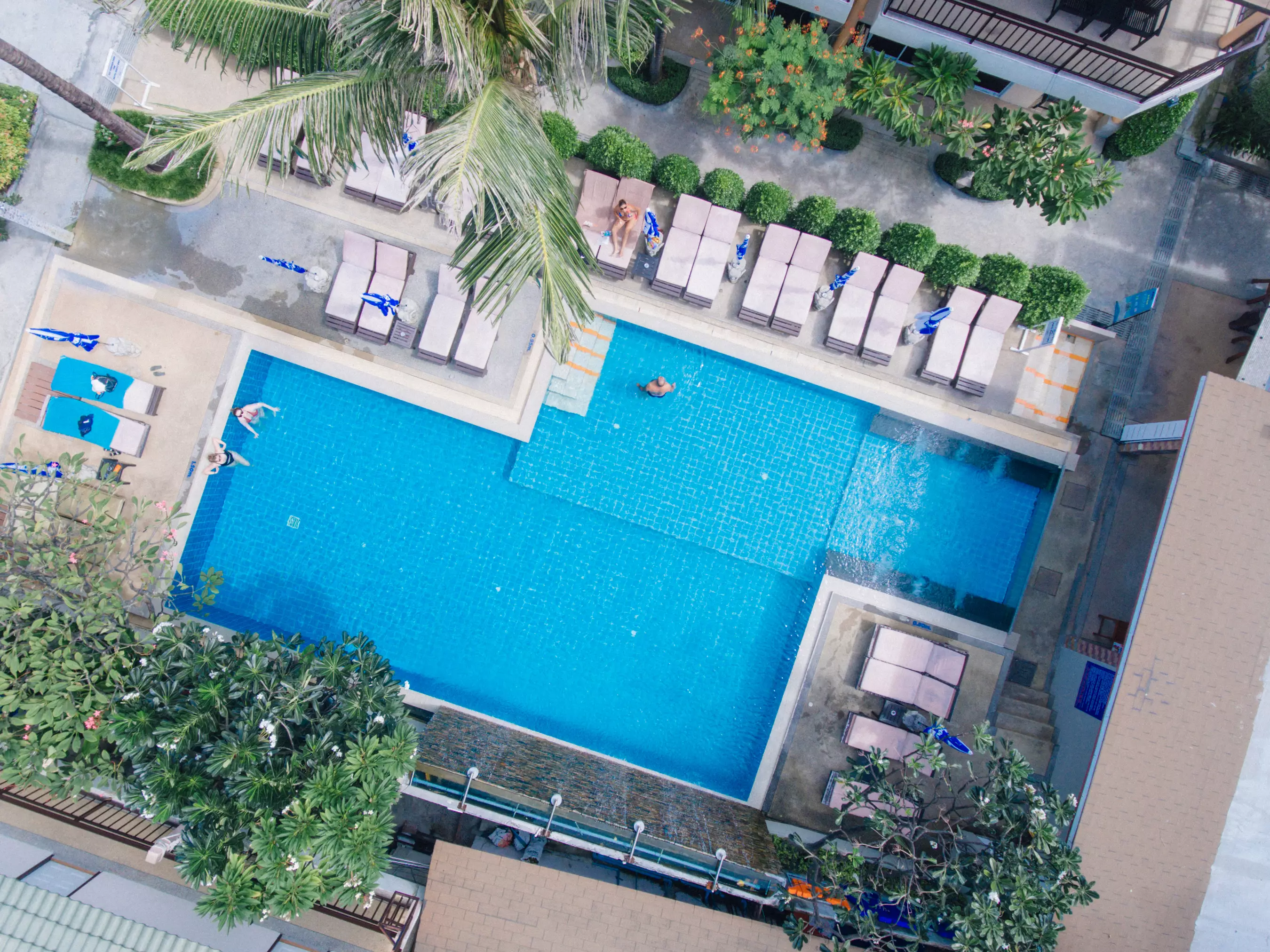 Alibaba https://cdn.alibaba.ir/ostorage/hotel-accommodation-images/6a3e4701eeea55934948a104_Chaweng-Beach-ARK-Bar-Beach-Resort-0.webp