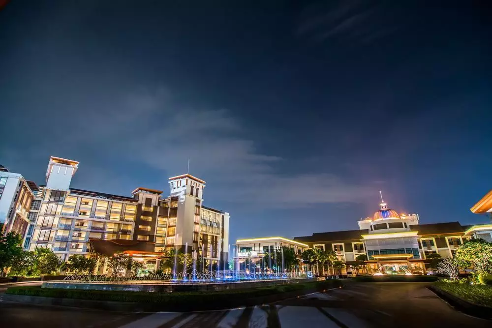 Alibaba https://cdn.alibaba.ir/ostorage/hotel-accommodation-images/6a3e5cb8eeea55934948b16b_Samut-Prakan-Summit-Windmill-Golf-Residence-0.webp