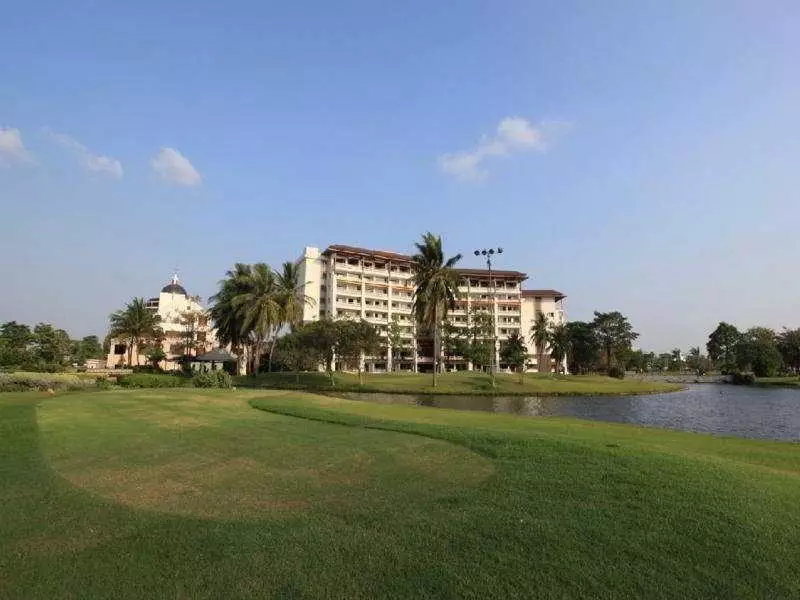 هتل Summit Windmill Golf Residence Samut Prakan