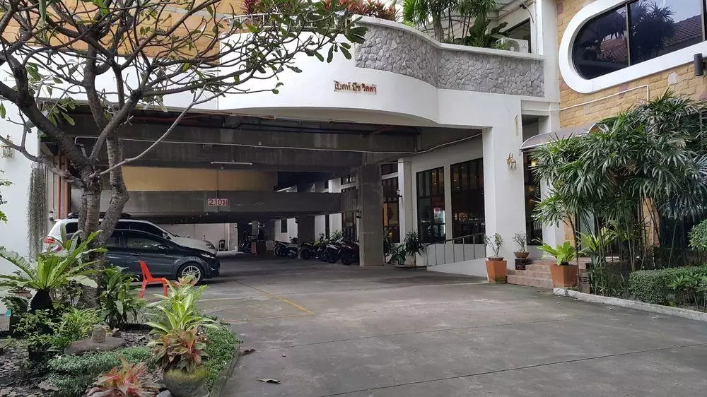 Alibaba https://cdn.alibaba.ir/ostorage/hotel-accommodation-images/6a3e61f9eeea55934948b553_Chon-Buri-Best-Beach-Villa-0.webp
