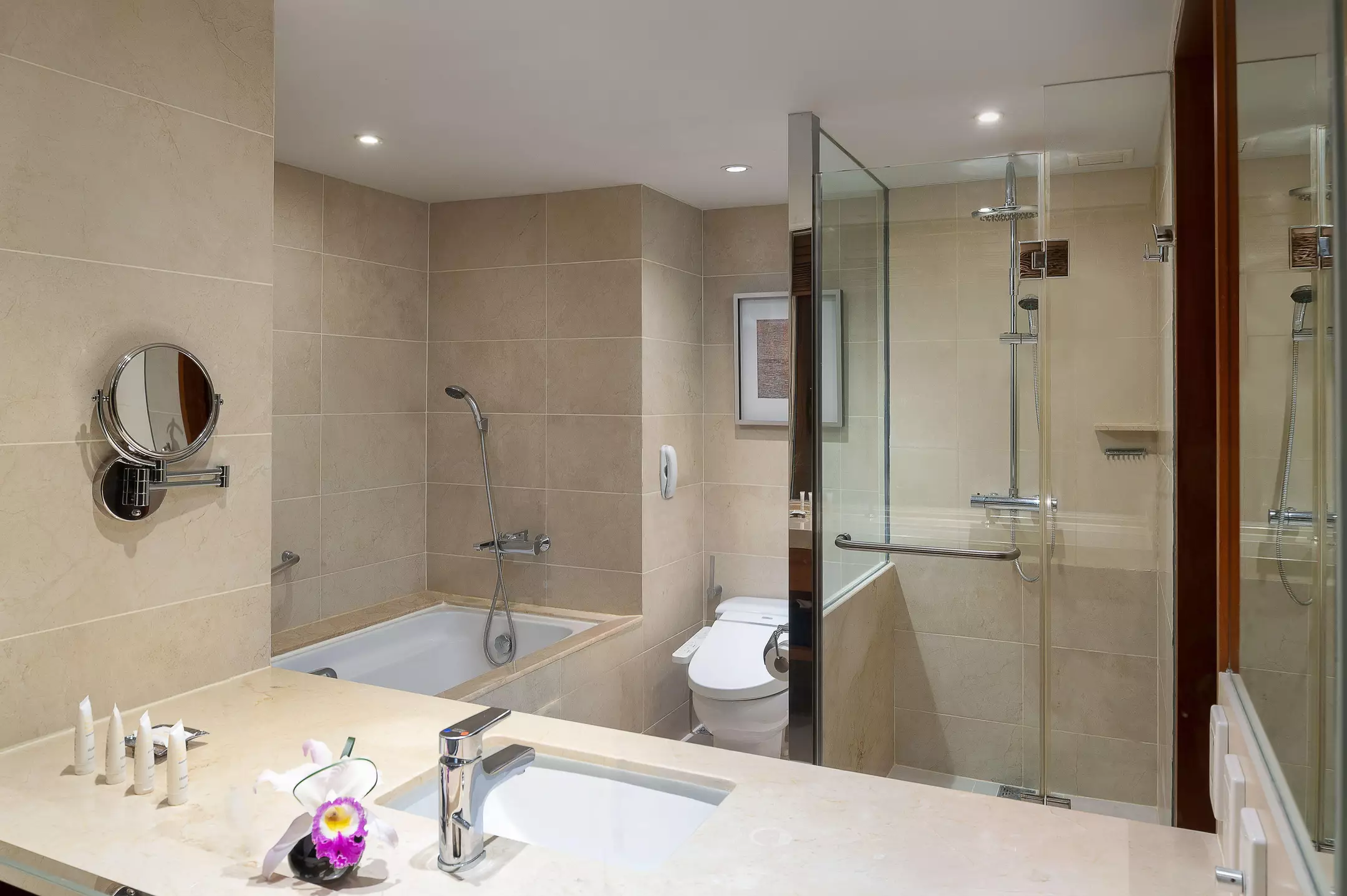 هتل Crowne Plaza Bangkok Lumpini Park بانگکوک