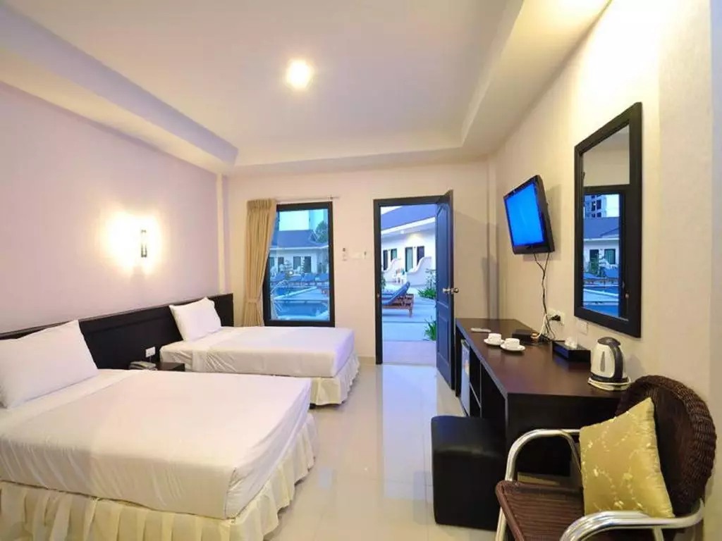 هتل The Natural Resort Patong