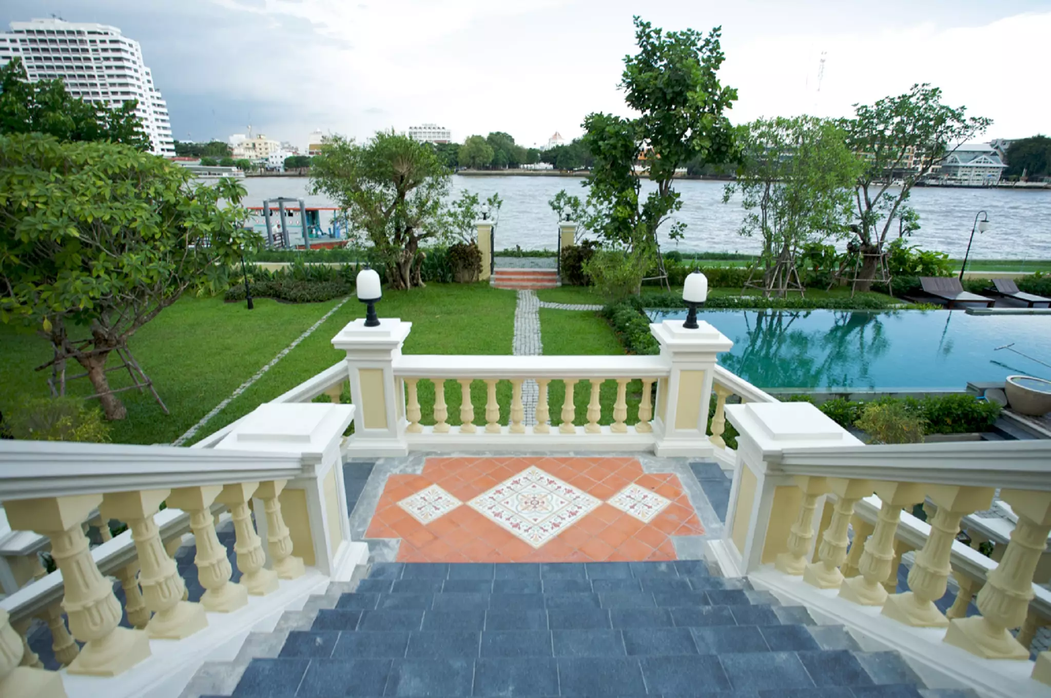 Alibaba https://cdn.alibaba.ir/ostorage/hotel-accommodation-images/6a3e72aeeeea55934948c221_Bangkok-Praya-Palazzo-0.webp