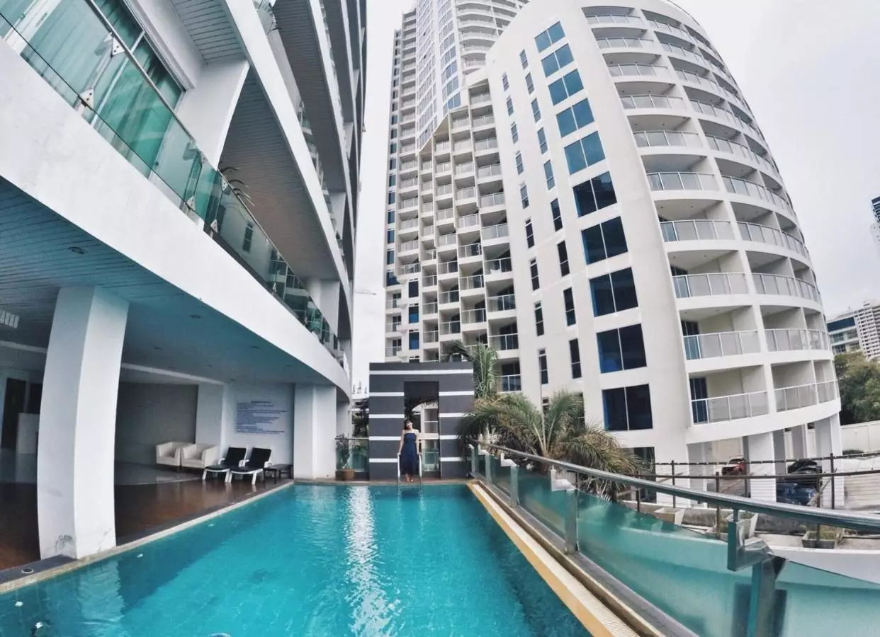 Alibaba https://cdn.alibaba.ir/ostorage/hotel-accommodation-images/6a3e74d2eeea55934948c38d_Chon-Buri-Royal-Beach-View-0.webp