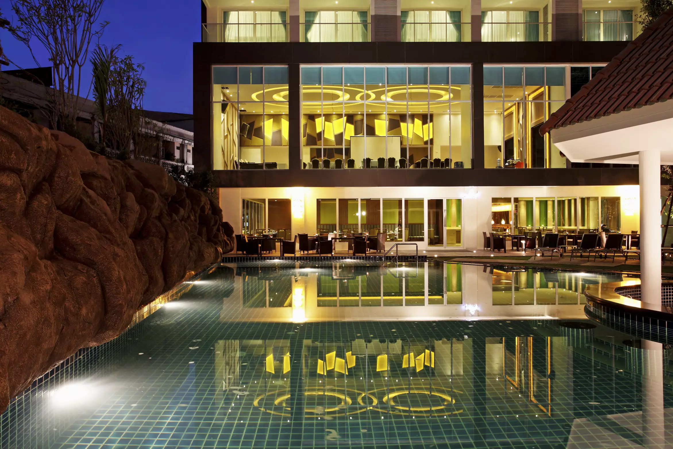 Alibaba https://cdn.alibaba.ir/ostorage/hotel-accommodation-images/6a3e78f3eeea55934948c724_Chon-Buri-Centara-Pattaya-Hotel-0.webp