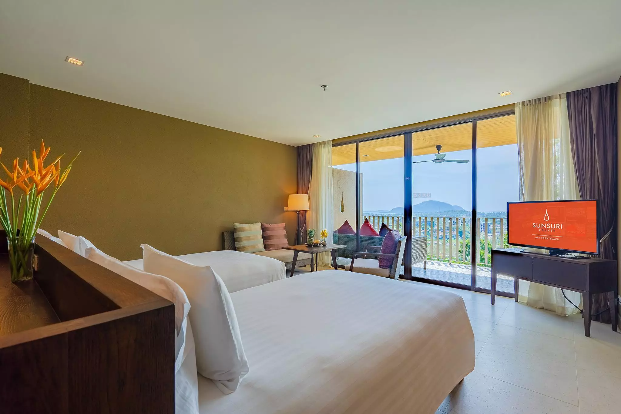 هتل Sunsuri Phuket Nai Harn Beach