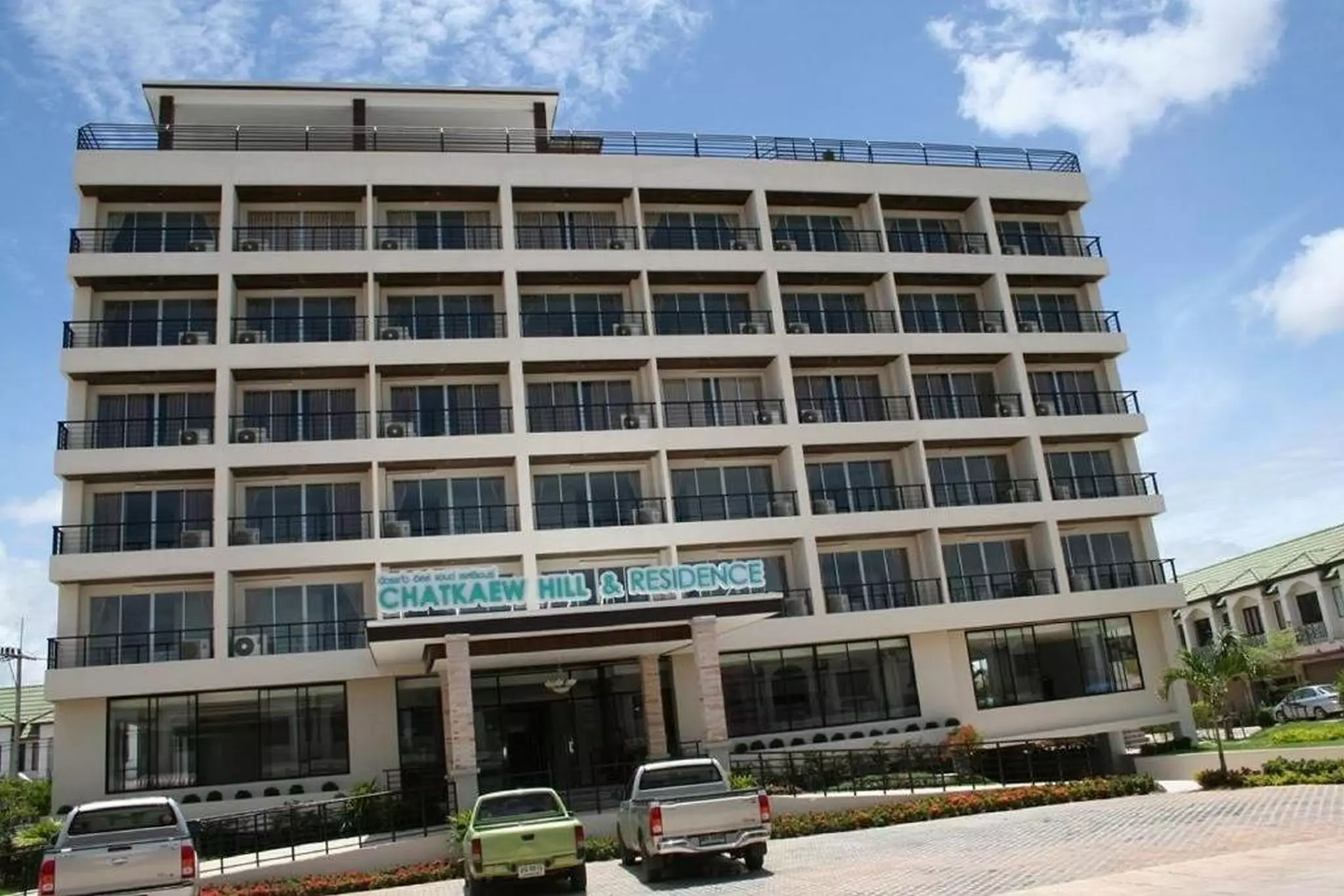 Alibaba https://cdn.alibaba.ir/ostorage/hotel-accommodation-images/6a3e8472eeea55934948cf8a_Banglamung-Chatkaew-Hill-and-Residence-0.webp