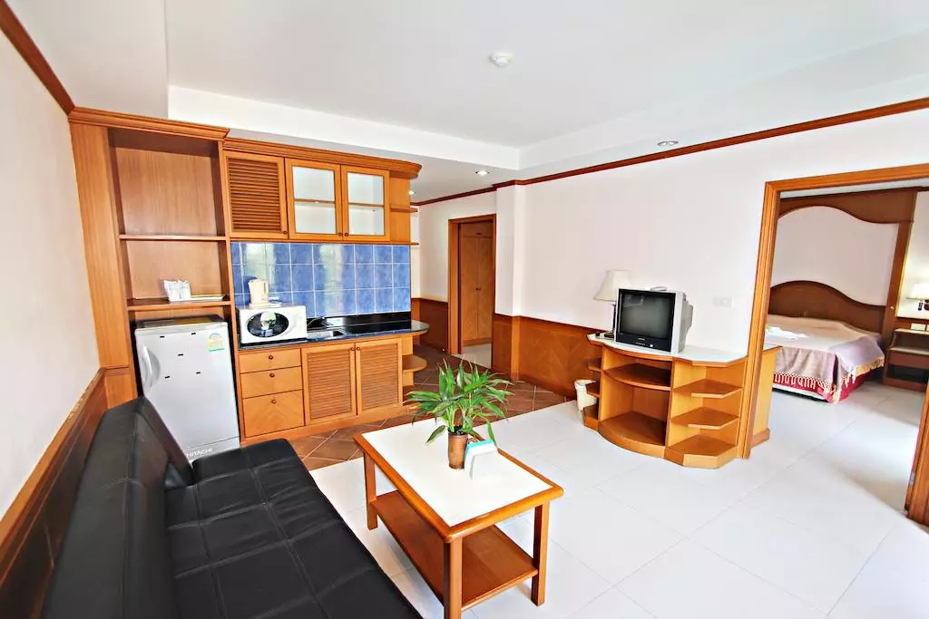 Alibaba https://cdn.alibaba.ir/ostorage/hotel-accommodation-images/6a3e8b48eeea55934948d4dd_Pattaya-Lek-Villa-0.webp