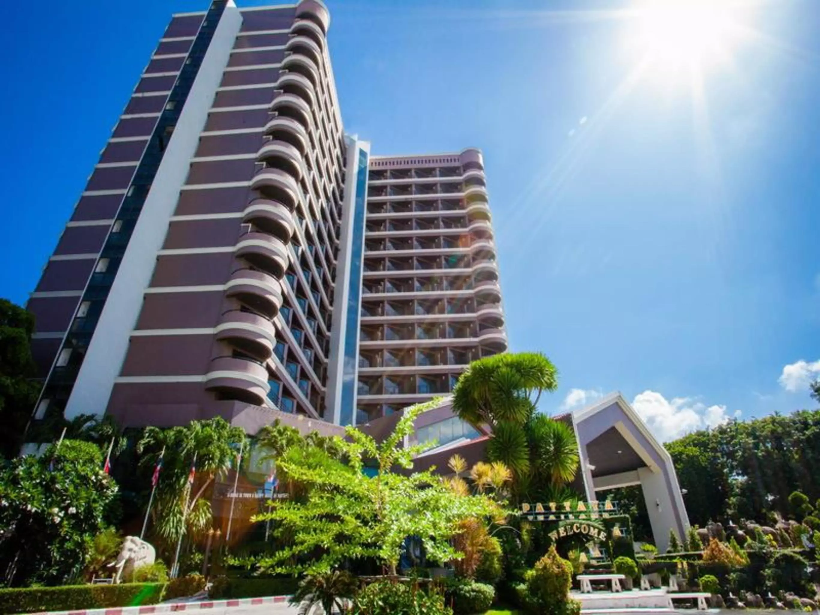 Alibaba https://cdn.alibaba.ir/ostorage/hotel-accommodation-images/6a3e8fbdeeea55934948d84b_Pattaya-First-Pacific-Hotel--Convention-0.webp