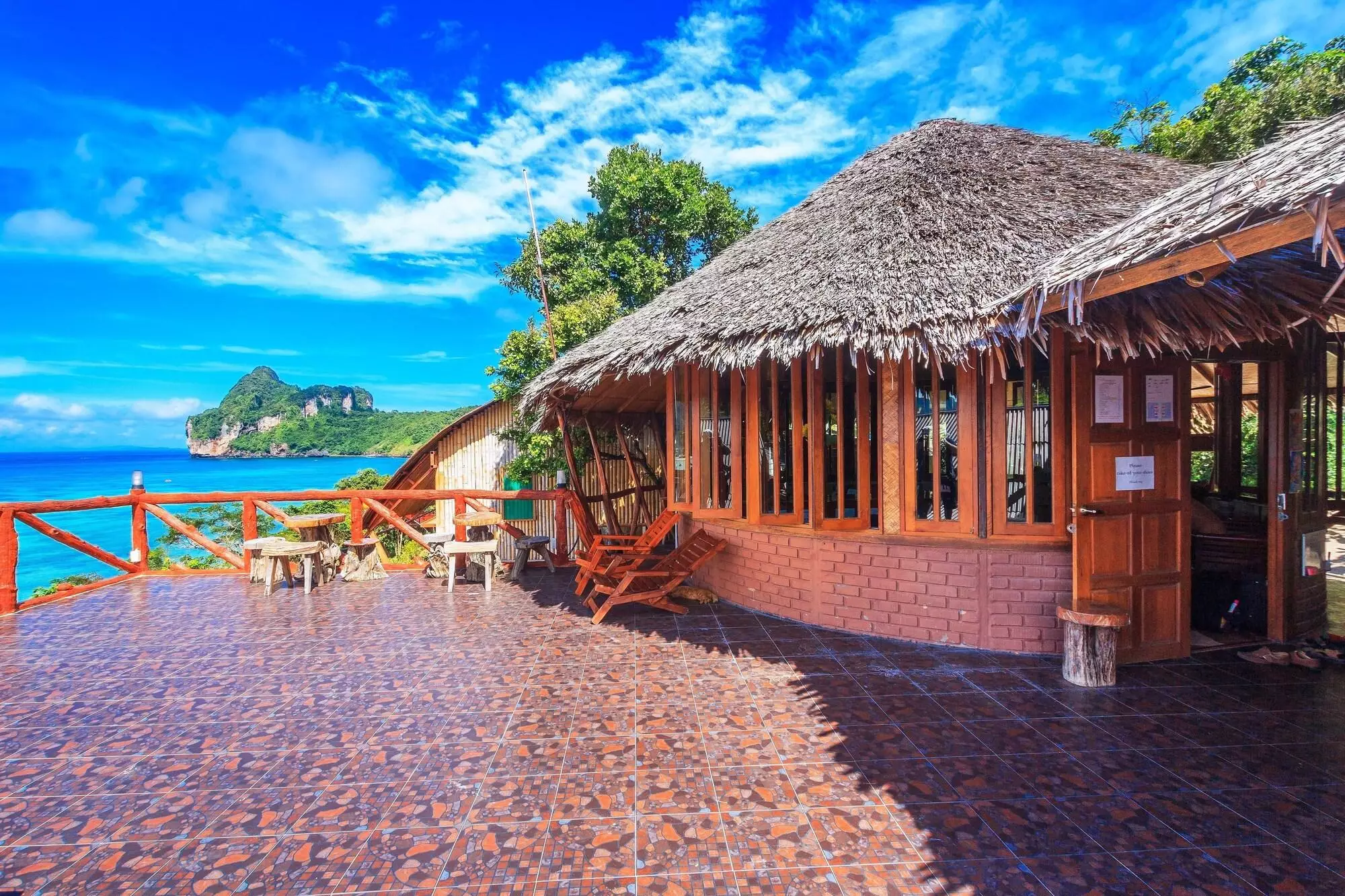 هتل Phuphaya Seaview Resort Phi Phi Island / Ko Pee Pee
