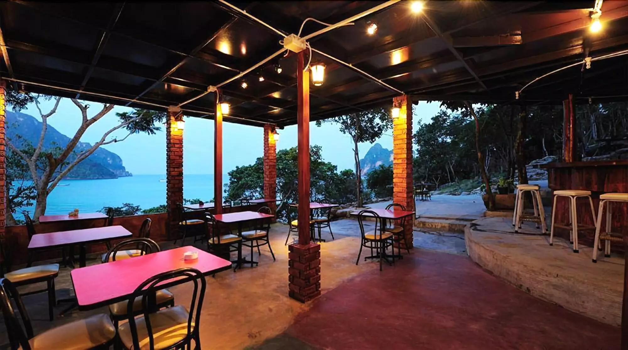 هتل Phuphaya Seaview Resort Phi Phi Island / Ko Pee Pee