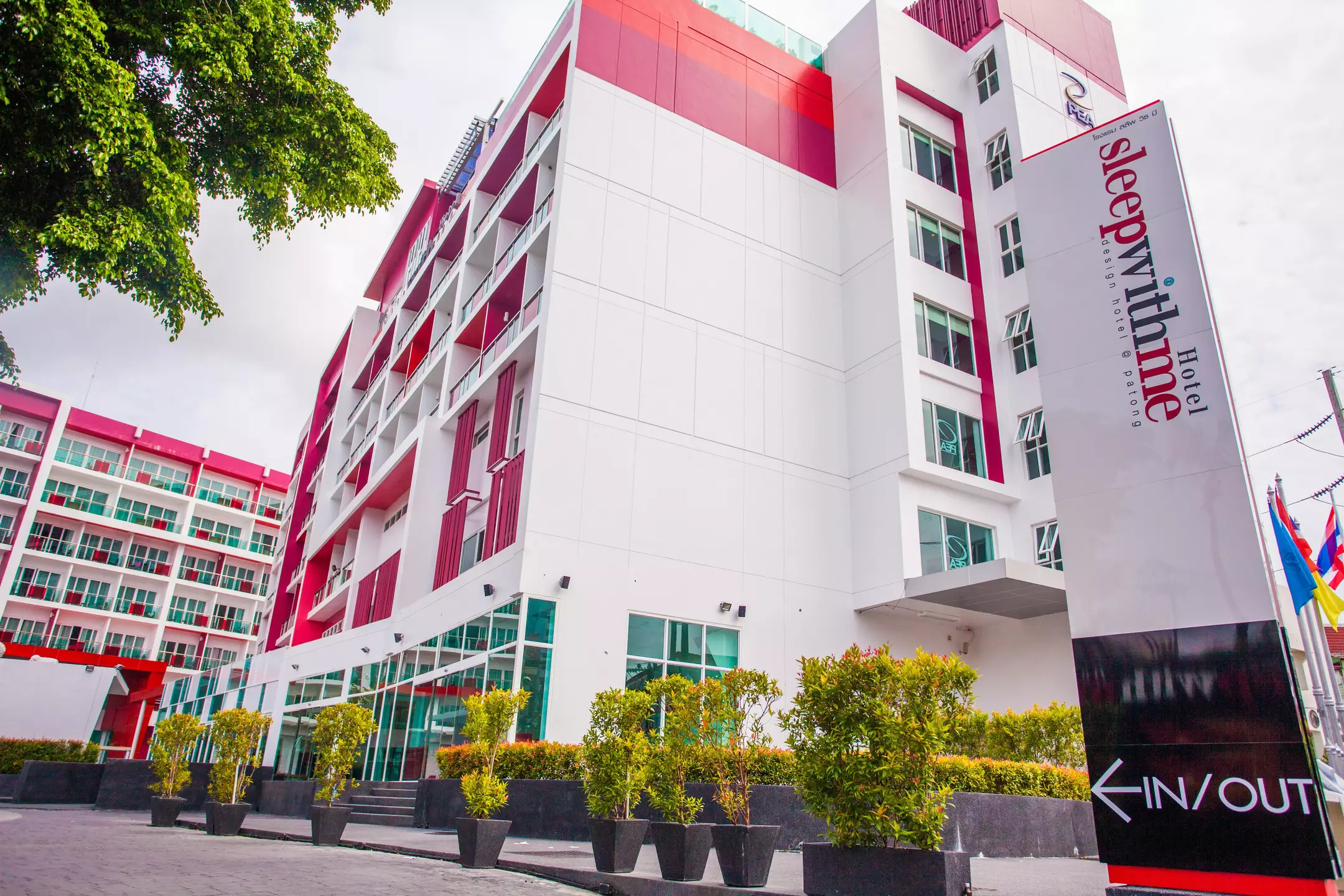 هتل Sleep With Me Design Hotel @ Patong Patong
