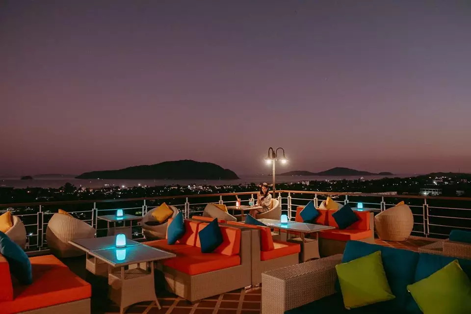 Alibaba https://cdn.alibaba.ir/ostorage/hotel-accommodation-images/6a3ed71ceeea559349490f1c_Chalong-The-View-Rawada-Resort--Spa-0.webp