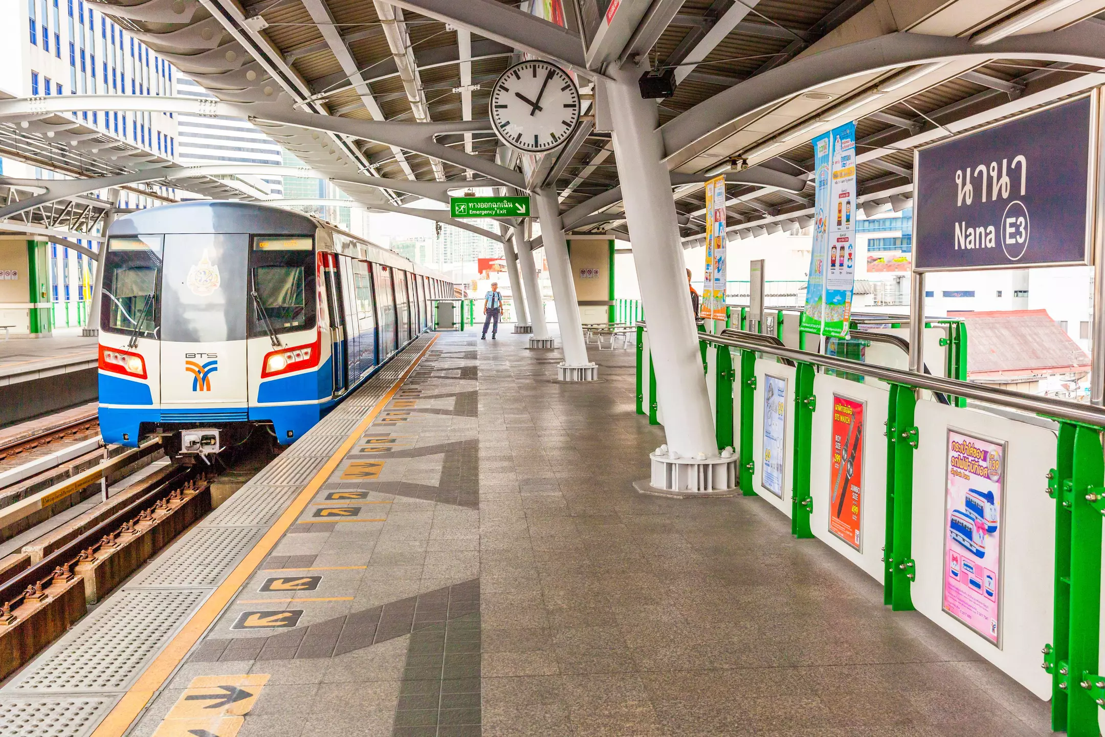 Alibaba https://cdn.alibaba.ir/ostorage/hotel-accommodation-images/6a3edfd4eeea559349491639_Bangkok-Holiday-Inn-Express-Bangkok-Sukhumvit-11-0.webp