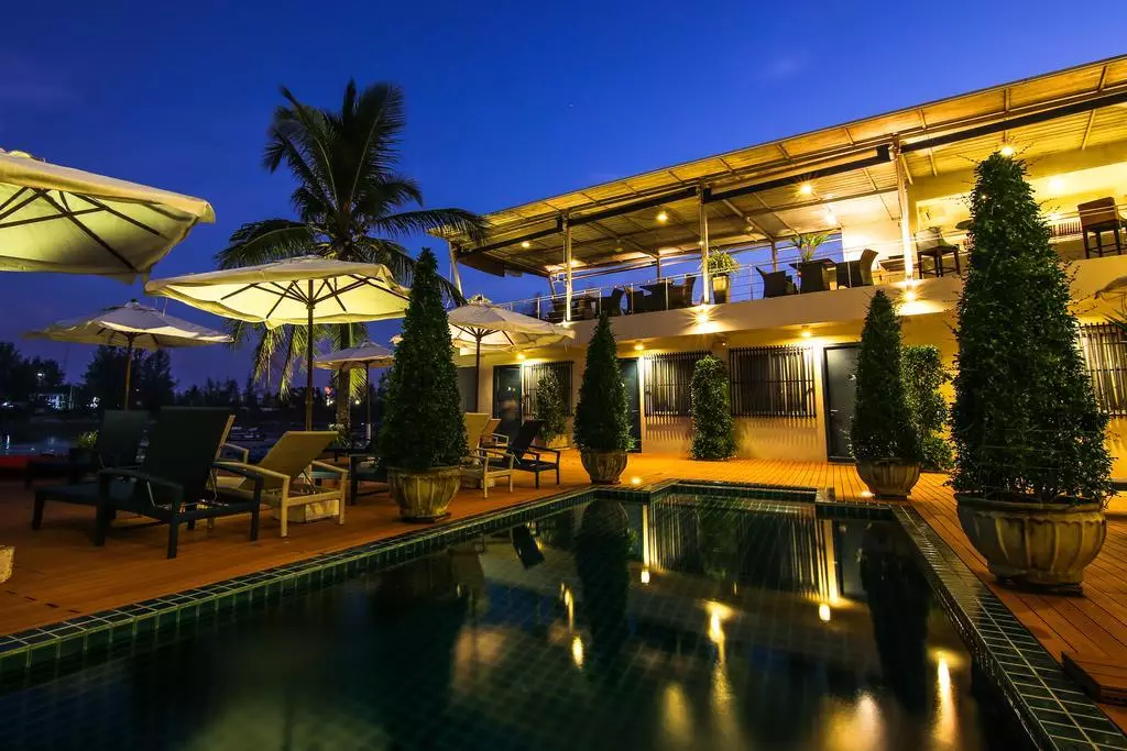 Alibaba https://cdn.alibaba.ir/ostorage/hotel-accommodation-images/6a3f065eeeea5593494936bd_Phuket-Phuket-Boat-Quay-0.webp