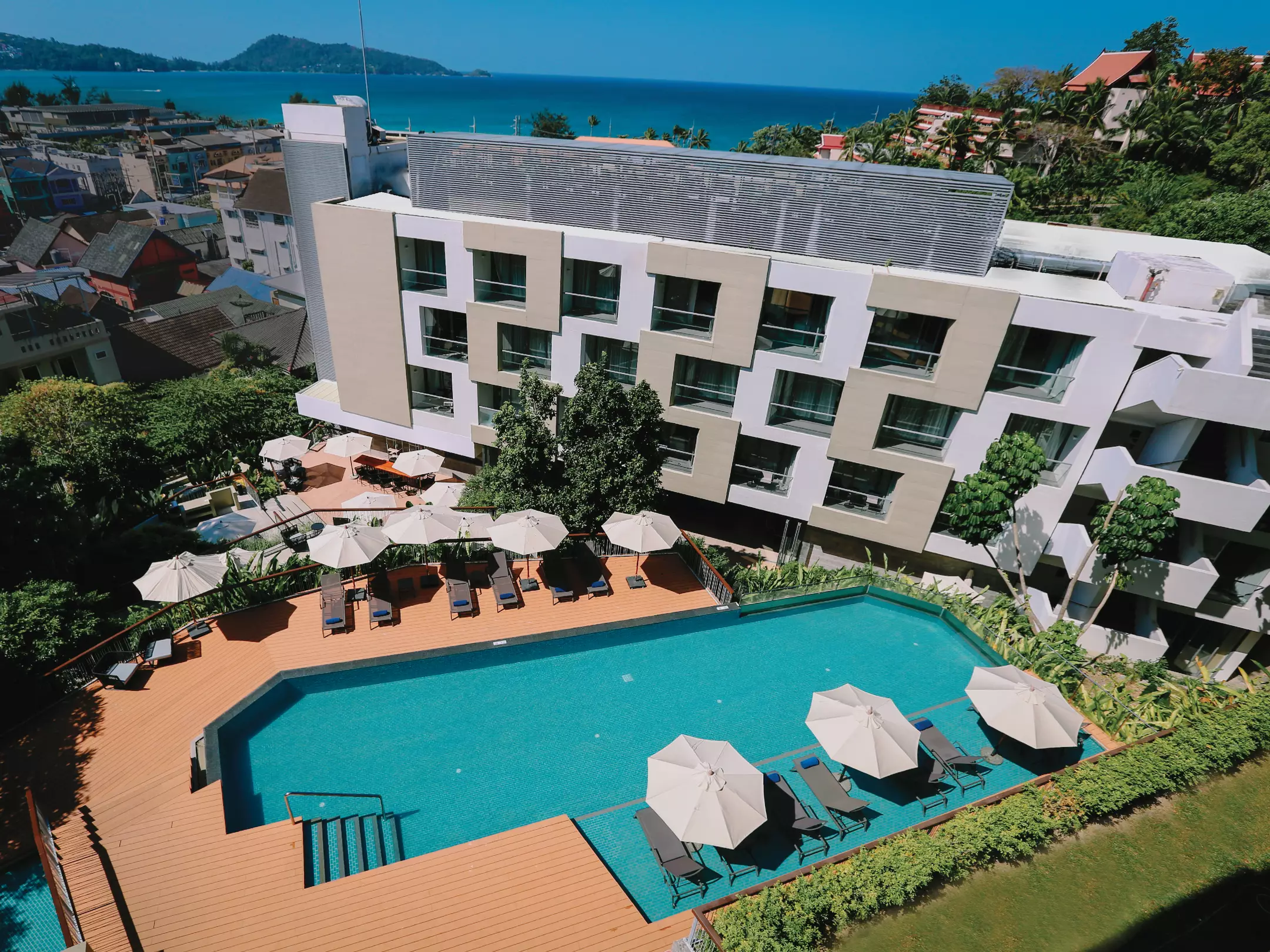 Alibaba https://cdn.alibaba.ir/ostorage/hotel-accommodation-images/6a3f58f2eeea559349497f20_Patong-The-Andaman-Beach-Hotel-Phuket-0.webp