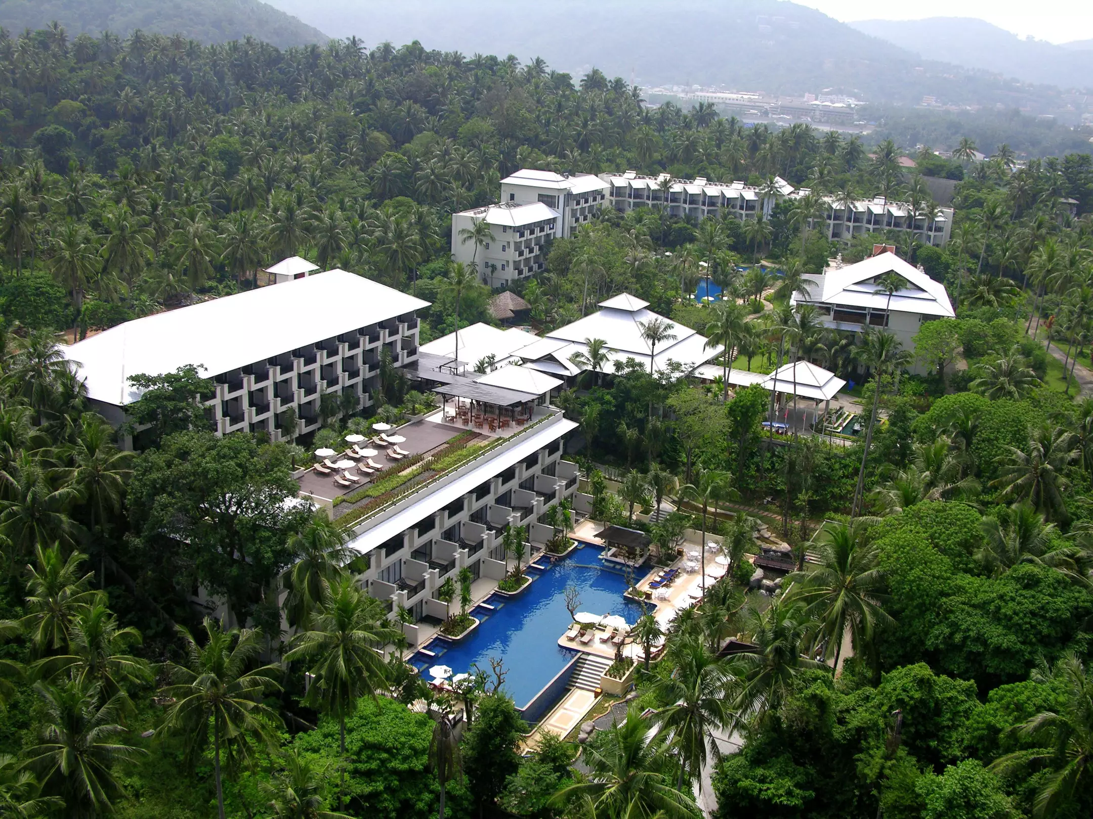Alibaba https://cdn.alibaba.ir/ostorage/hotel-accommodation-images/6a3f65dfeeea559349498966_Karon-Horizon-Karon-Beach-Resort--Spa-0.webp