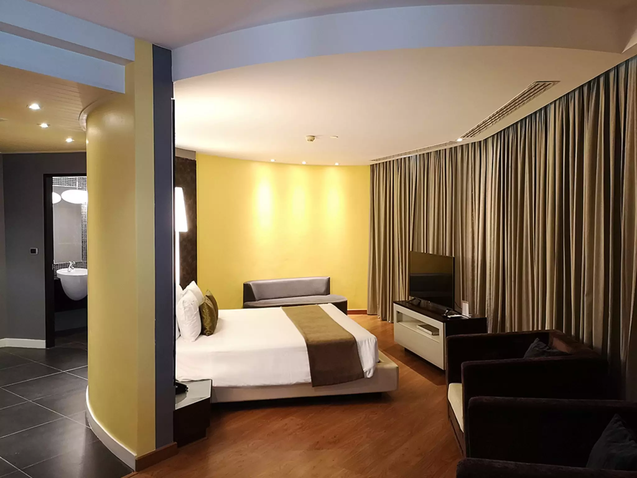 Alibaba https://cdn.alibaba.ir/ostorage/hotel-accommodation-images/6a3f7660eeea5593494995ed_Chon-Buri-The-Zign-Hotel-0.webp