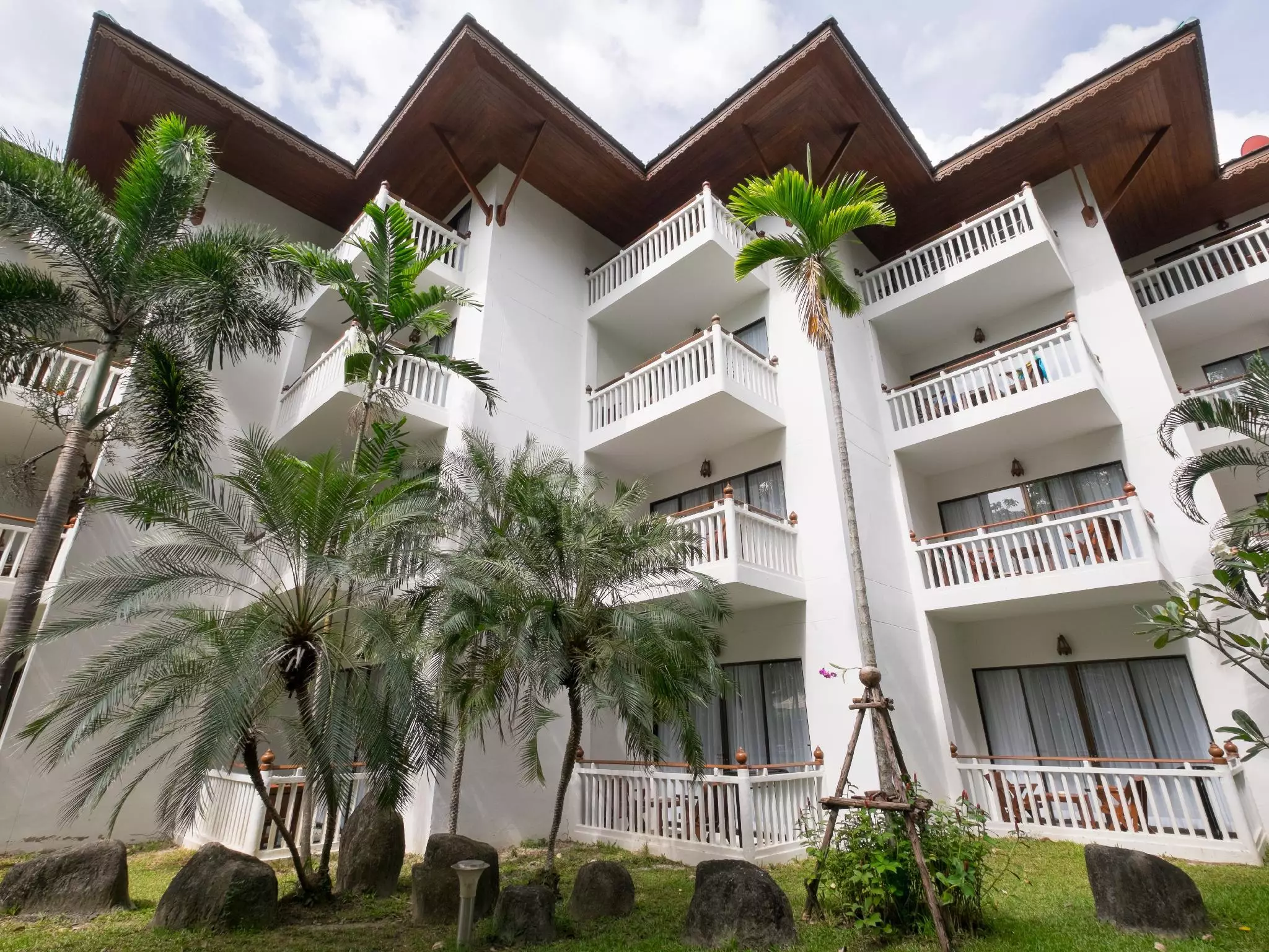 Alibaba https://cdn.alibaba.ir/ostorage/hotel-accommodation-images/6a3f7a50eeea5593494998d4_Karon-Baan-Karonburi-0.webp