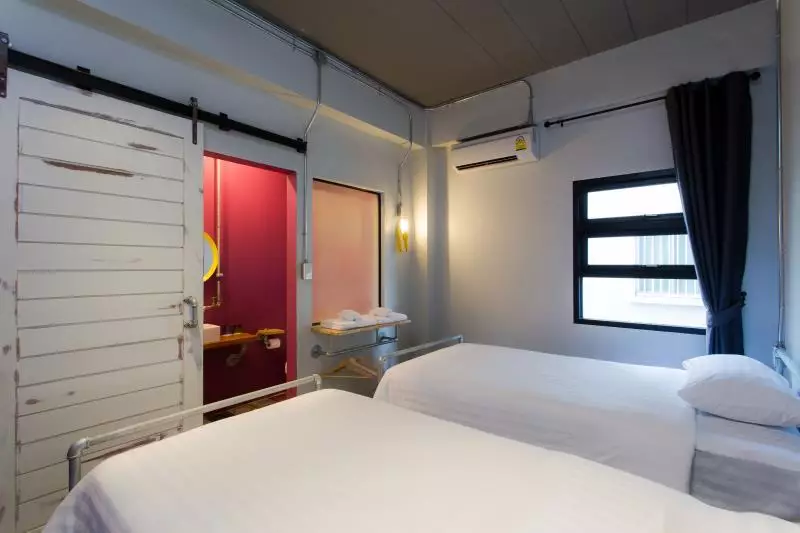 هتل Bloo Hostel پوکت