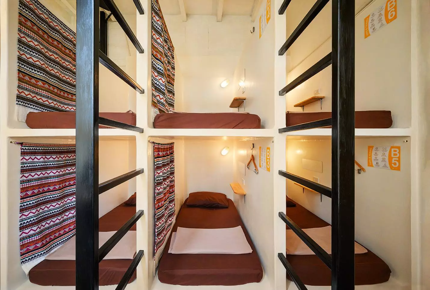 هتل Warm White Hostel بانگکوک