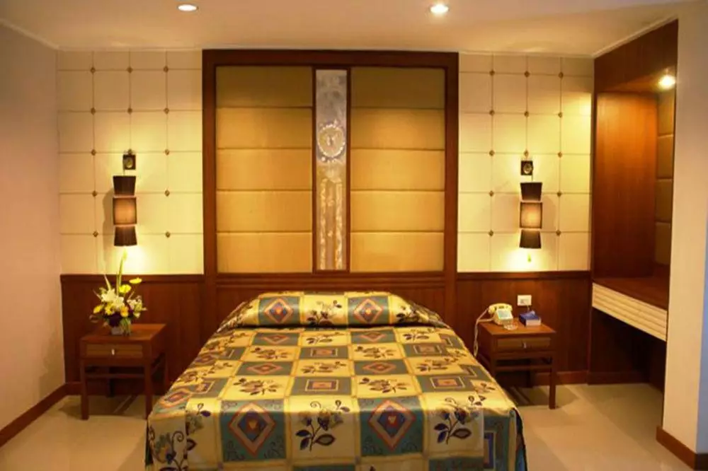 Alibaba https://cdn.alibaba.ir/ostorage/hotel-accommodation-images/6a401972eeea5593494a179f_Pattaya-Royal-Twins-0.webp