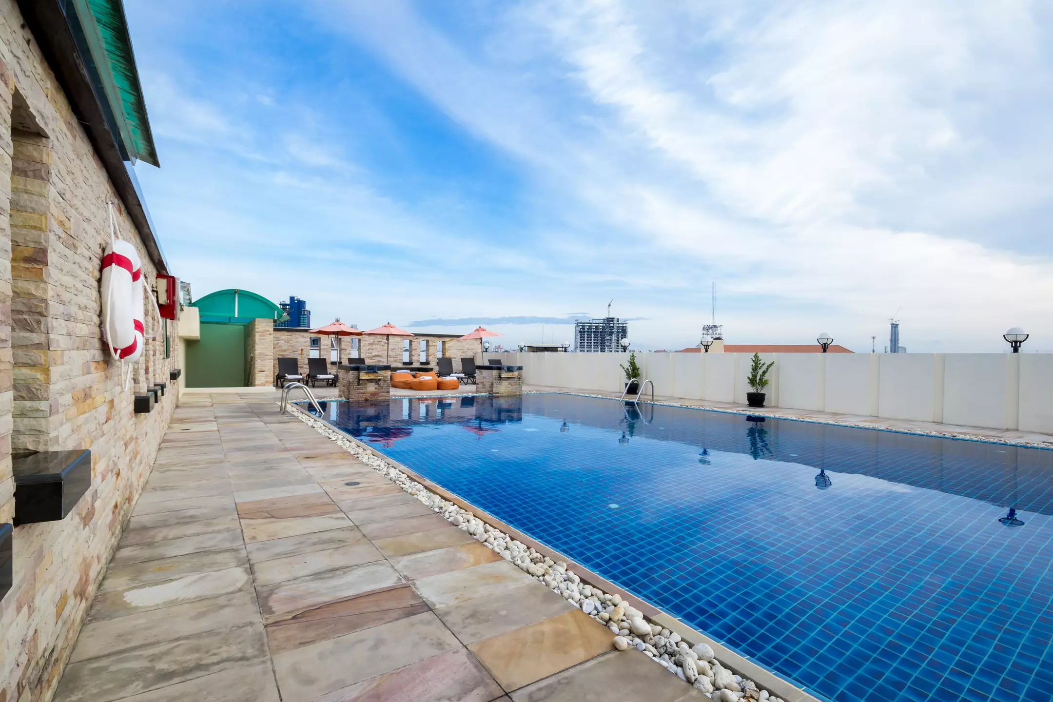 Alibaba https://cdn.alibaba.ir/ostorage/hotel-accommodation-images/6a401e9beeea5593494a1b58_Chon-Buri-Nova-Suites-Pattaya-0.webp