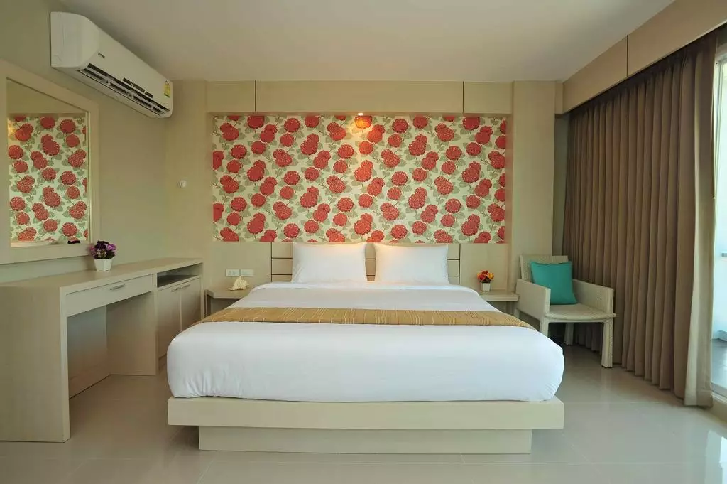 هتل Chalong Beach Front Residence پوکت
