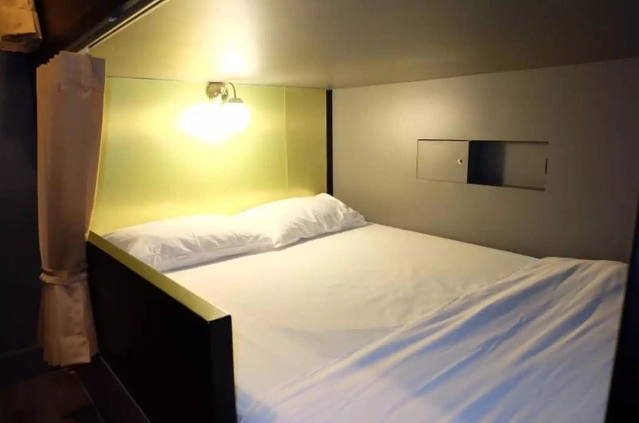 هتل Four Sisters Homestay بانگکوک