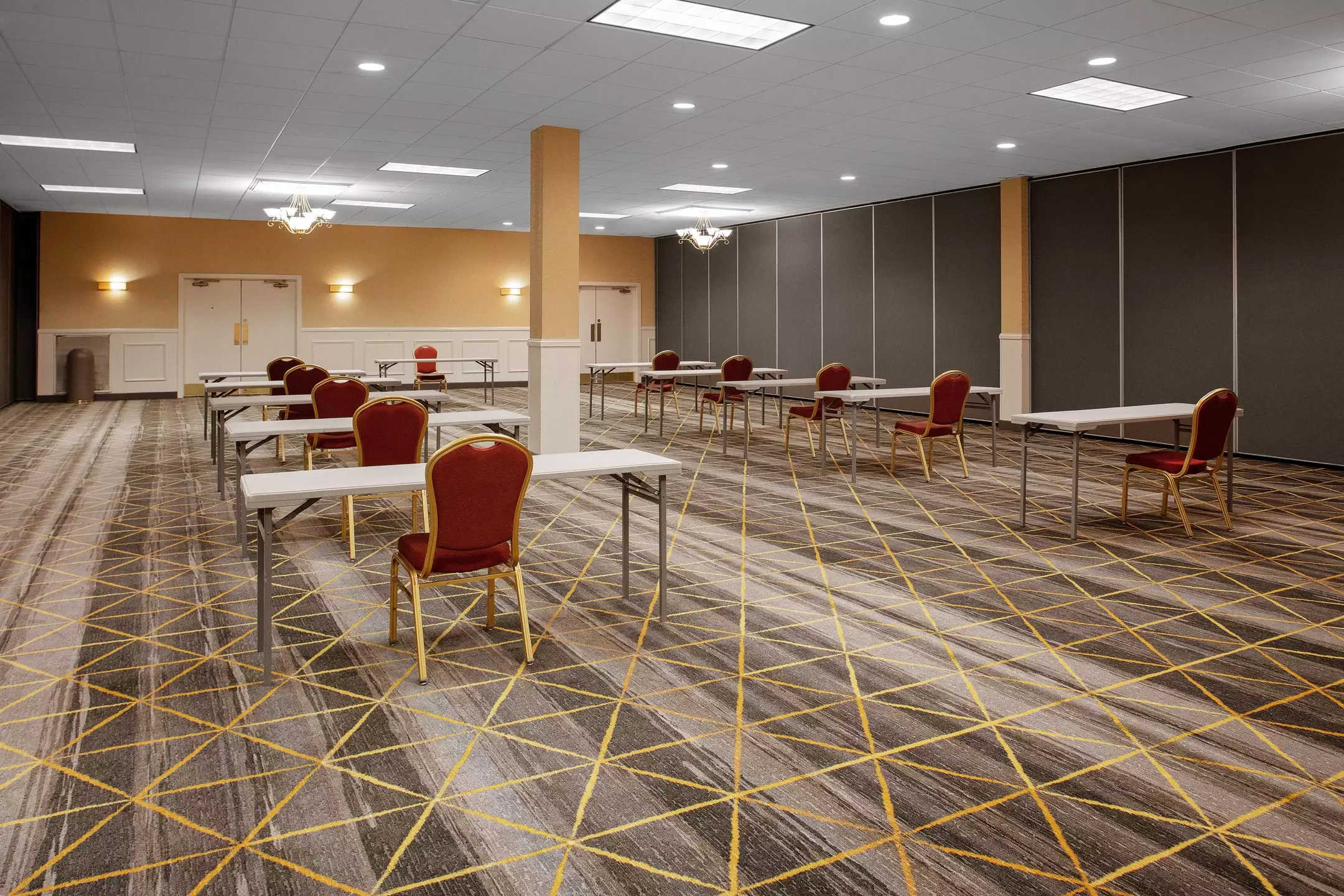 هتل Holiday Inn Hotel & Suites Boston-Peabody Peabody